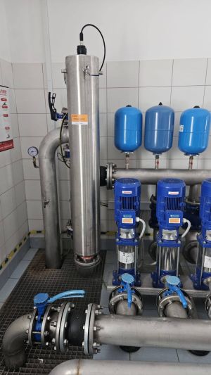 Zdjęcie przedstawiające zakupione lampy UV do stacji uzdatniania wody