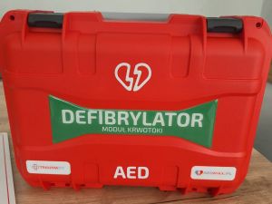 Zdjęcie przedstawiające zakupiony defibrylator